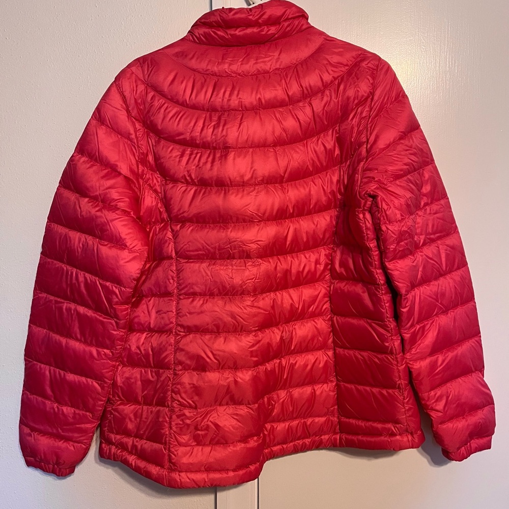 L.L. Bean Women's Ultralight 850 Down Puffer Jacket - Picture 6 of 6